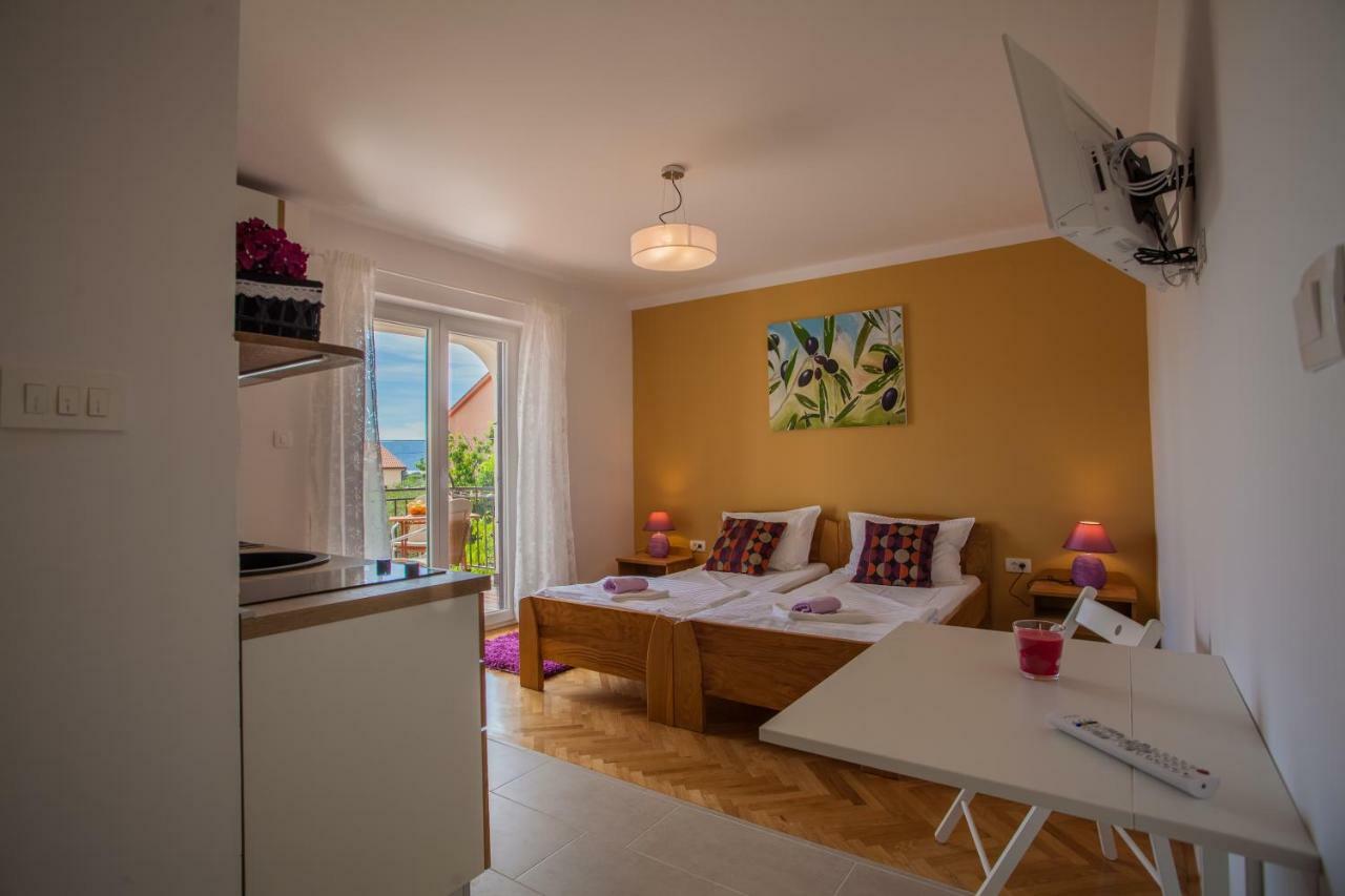 Guesthouse Maver Cres Eksteriør billede