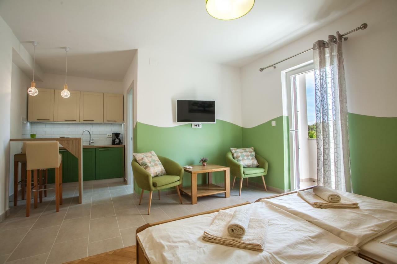 Guesthouse Maver Cres Eksteriør billede