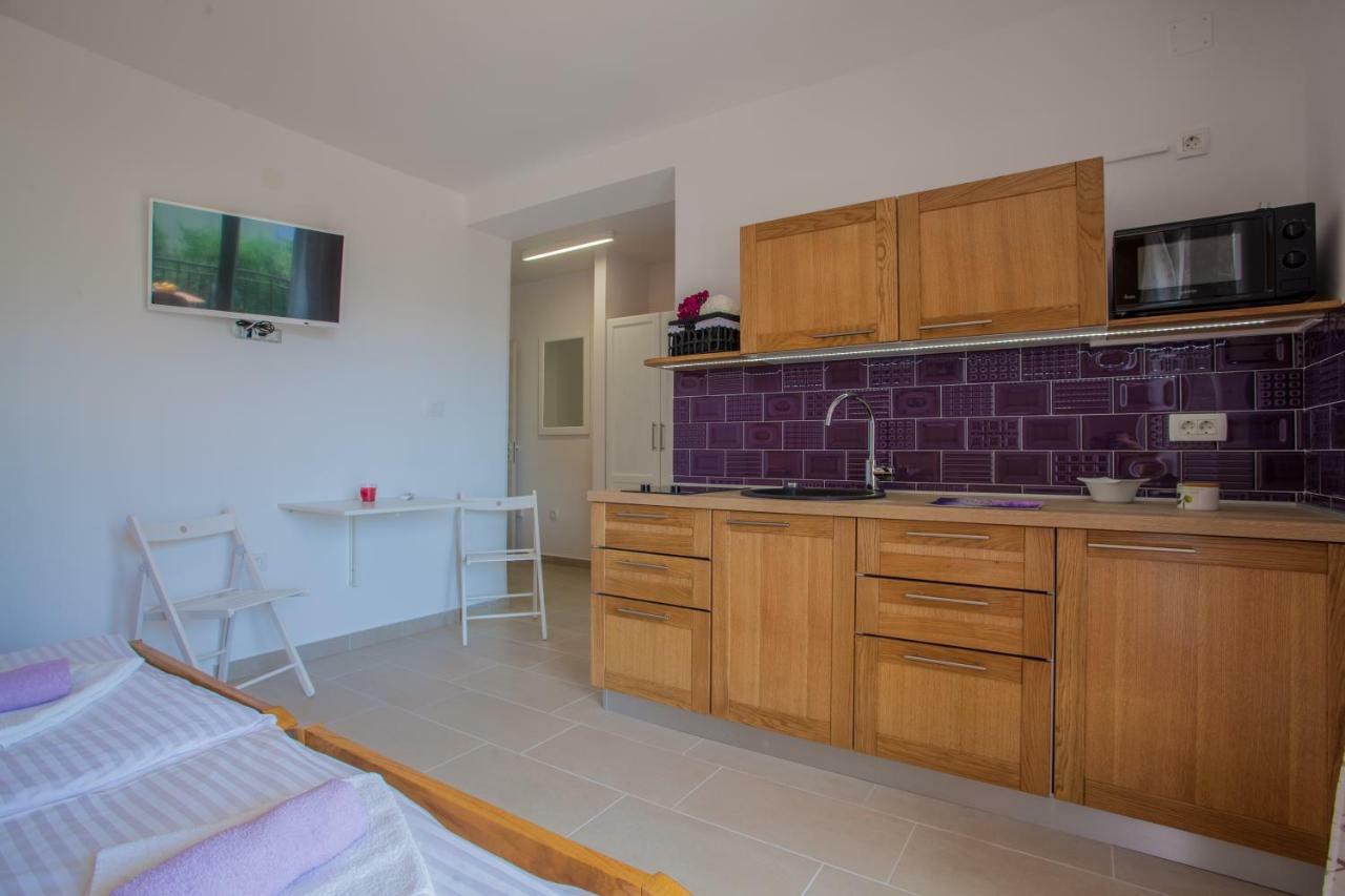 Guesthouse Maver Cres Eksteriør billede
